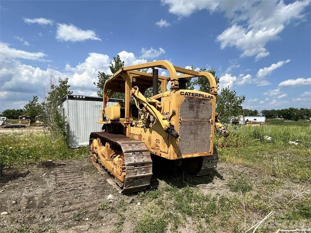 CAT D8H بلدوزرات مجنزرة