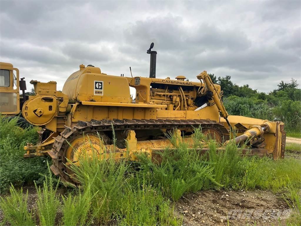 CAT D8H بلدوزرات مجنزرة