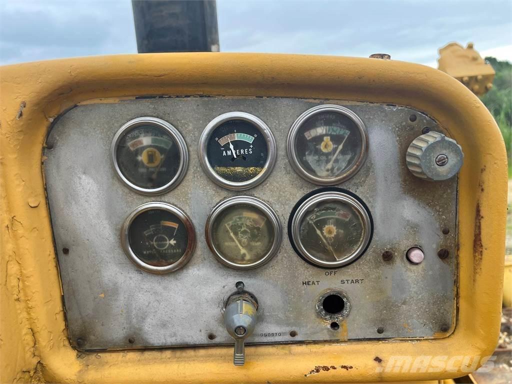 CAT D8H بلدوزرات مجنزرة
