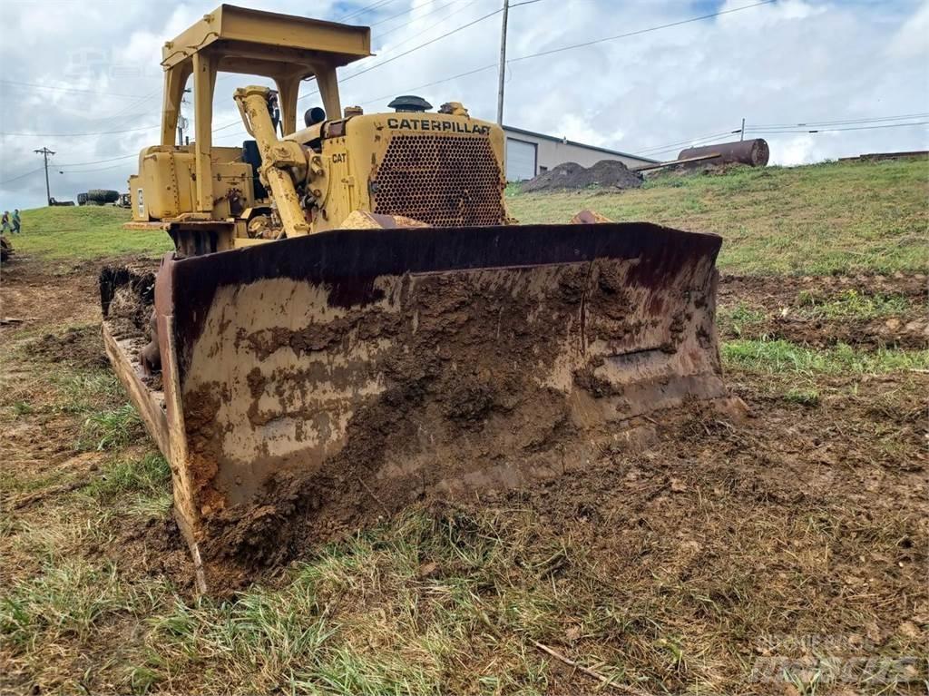 CAT D8K بلدوزرات مجنزرة