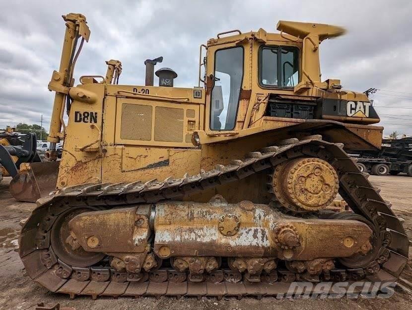 CAT D8N بلدوزرات مجنزرة