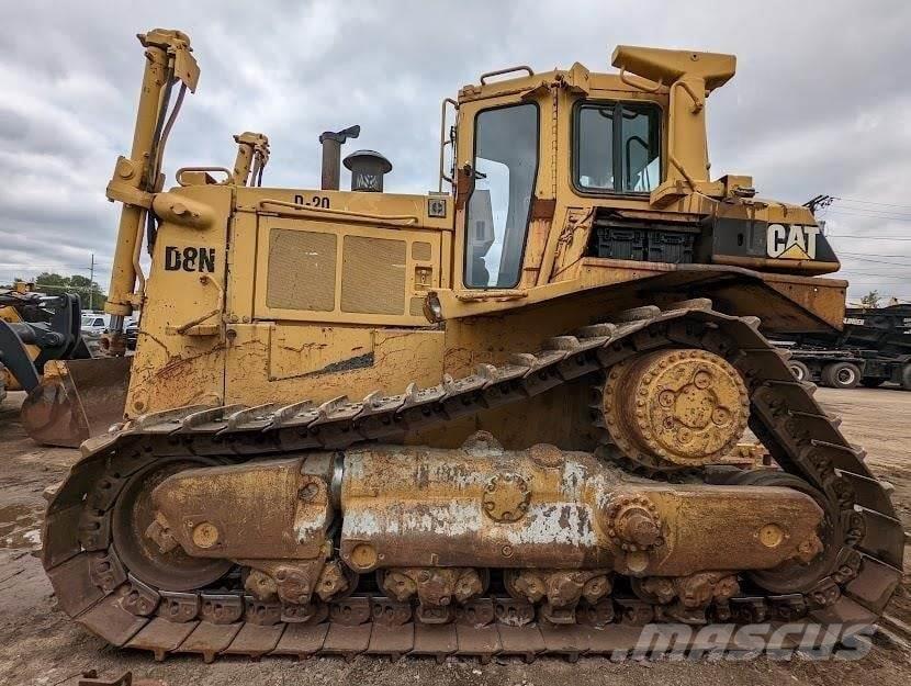 CAT D8N بلدوزرات مجنزرة