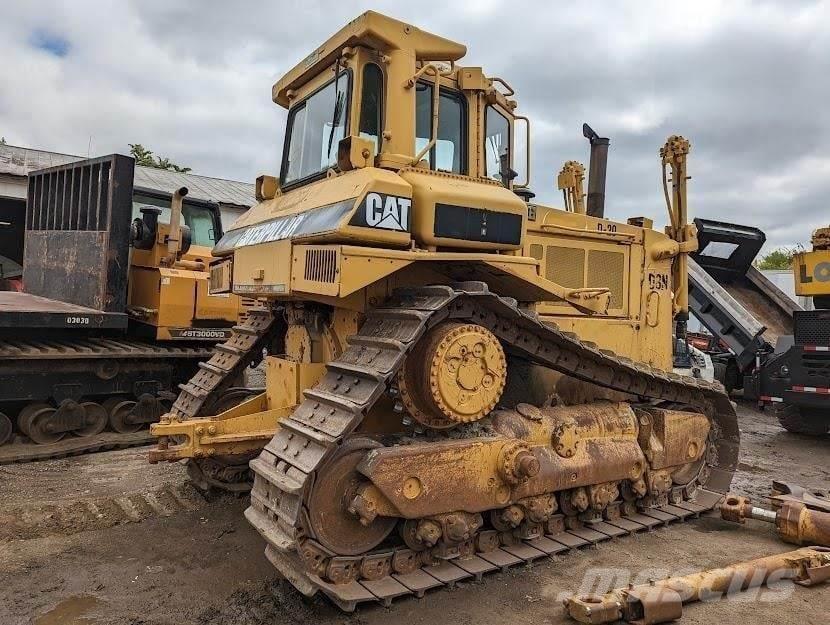 CAT D8N بلدوزرات مجنزرة