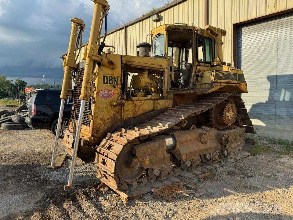 CAT D8N بلدوزرات مجنزرة