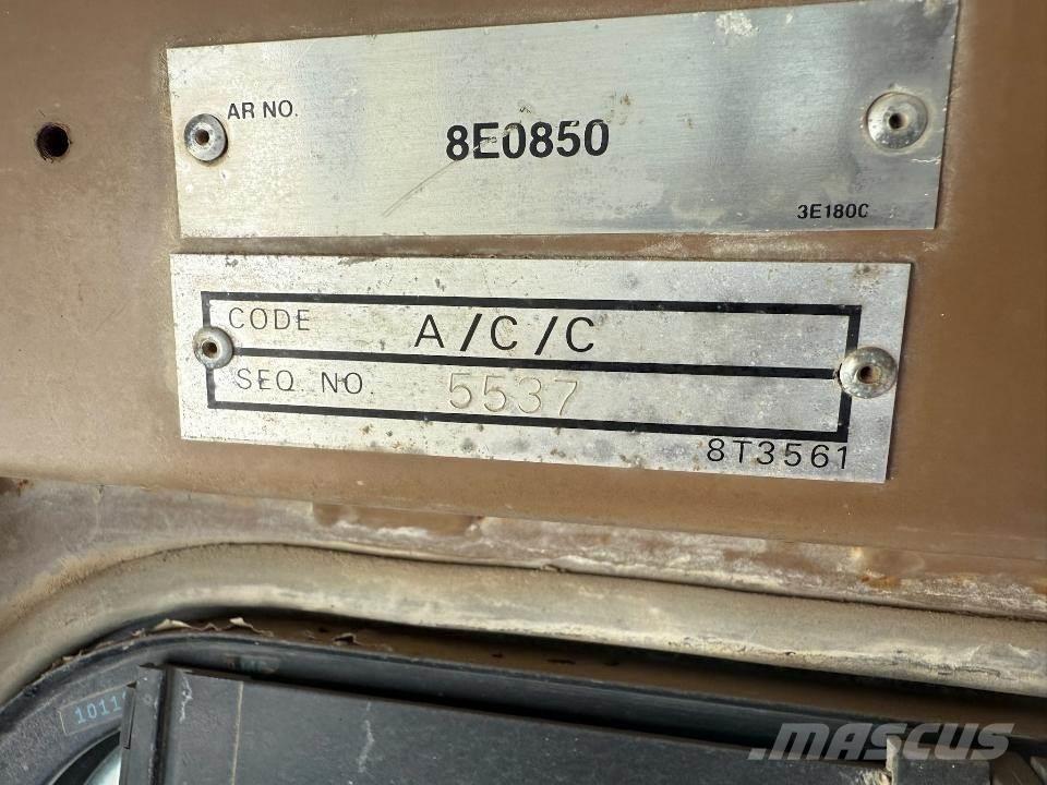 CAT D8N بلدوزرات مجنزرة