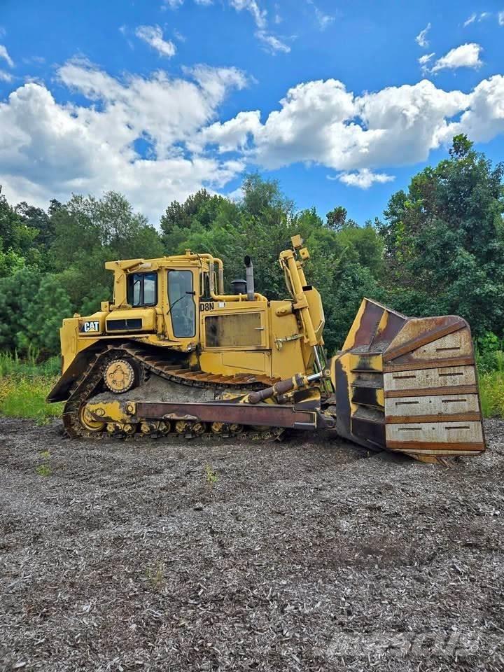 CAT D8N بلدوزرات مجنزرة