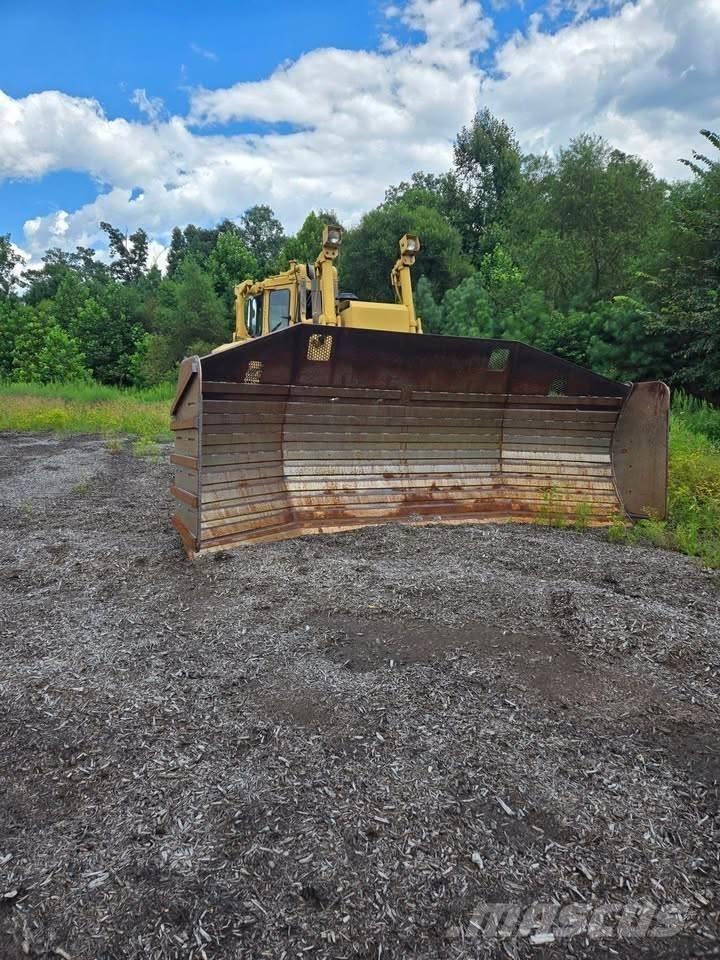 CAT D8N بلدوزرات مجنزرة