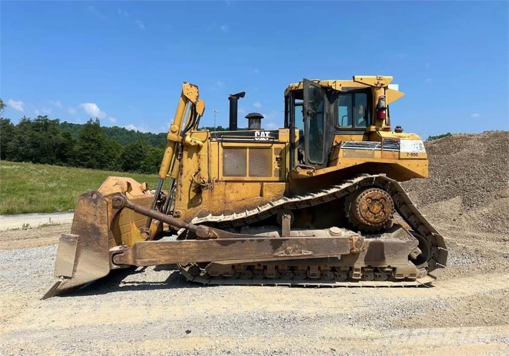 CAT D8N بلدوزرات مجنزرة