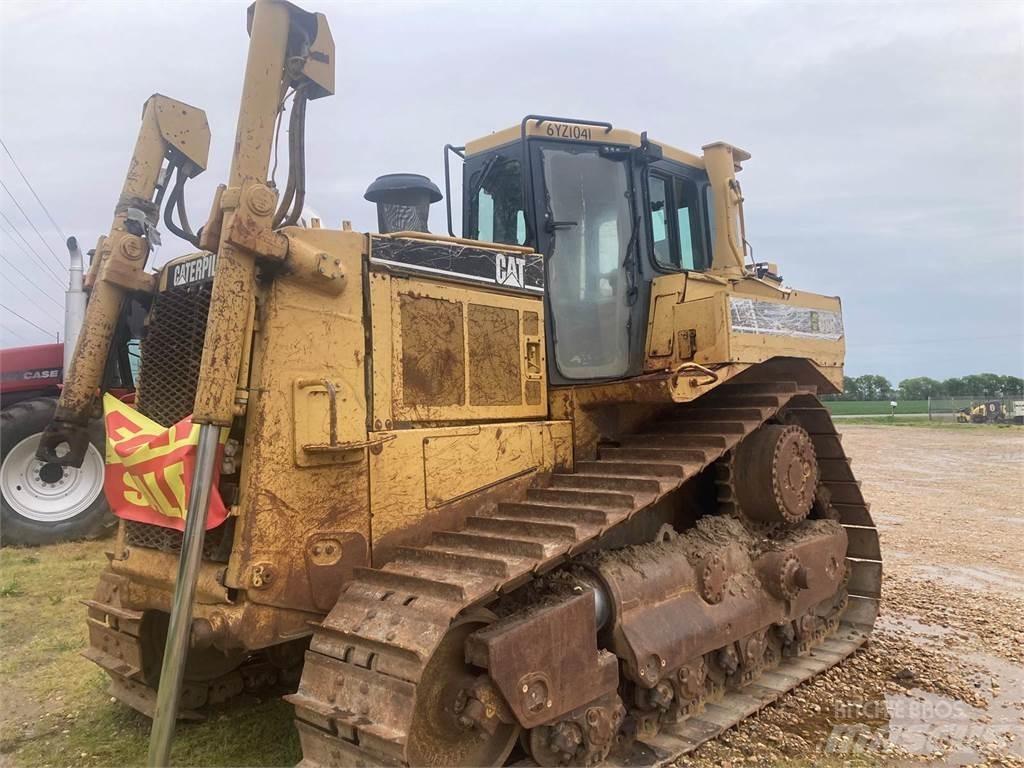 CAT D8R بلدوزرات مجنزرة