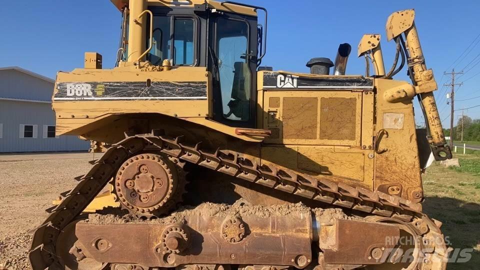 CAT D8R بلدوزرات مجنزرة