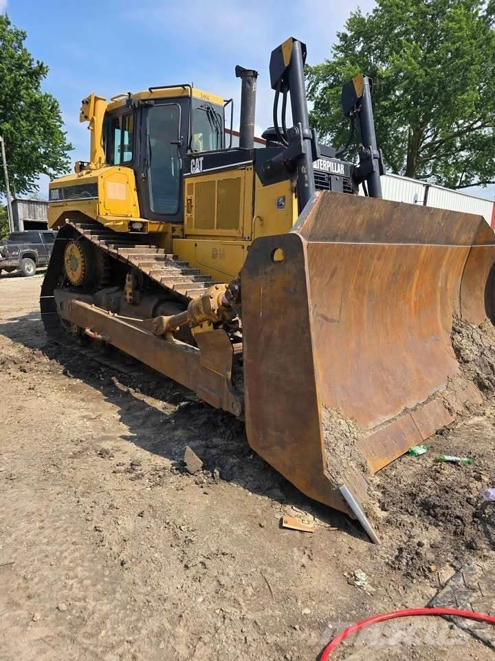 CAT D8R بلدوزرات مجنزرة