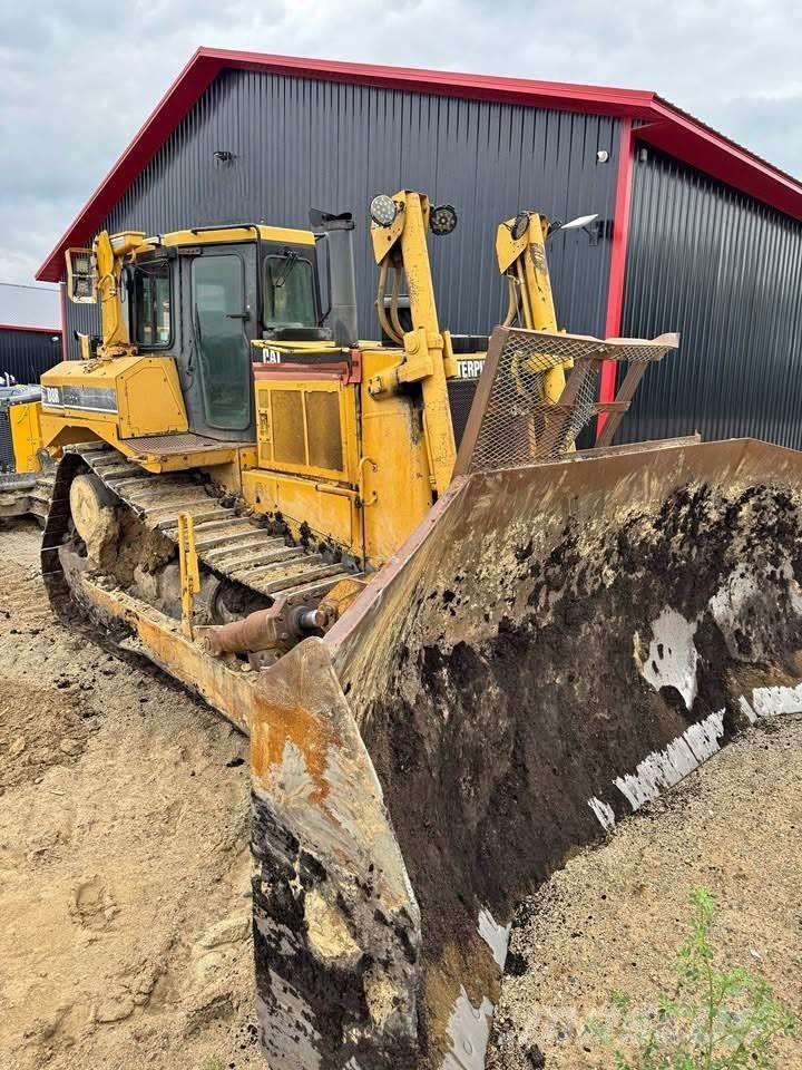 CAT D8R بلدوزرات مجنزرة