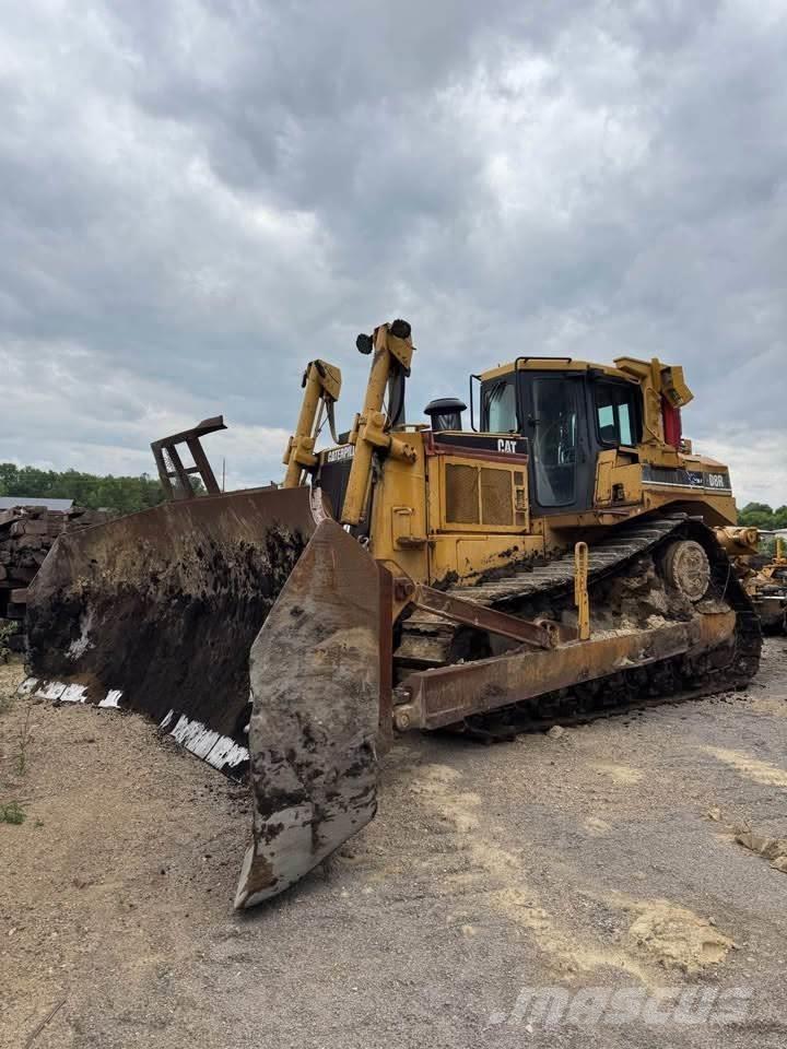 CAT D8R بلدوزرات مجنزرة