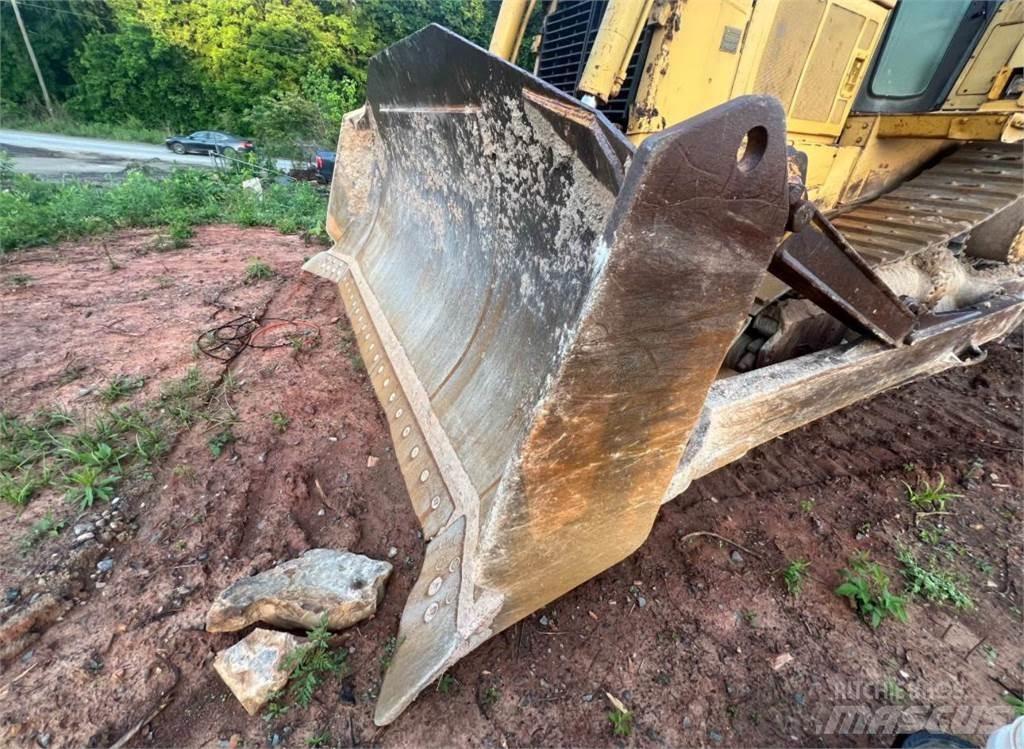 CAT D8R II بلدوزرات مجنزرة