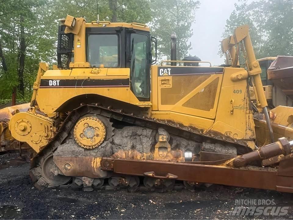 CAT D8T بلدوزرات مجنزرة
