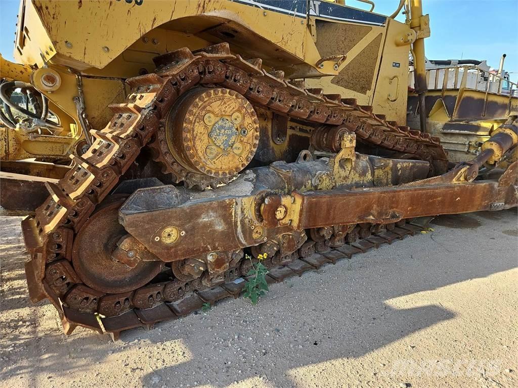 CAT D8T بلدوزرات مجنزرة