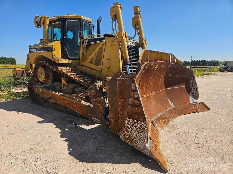 CAT D8T بلدوزرات مجنزرة