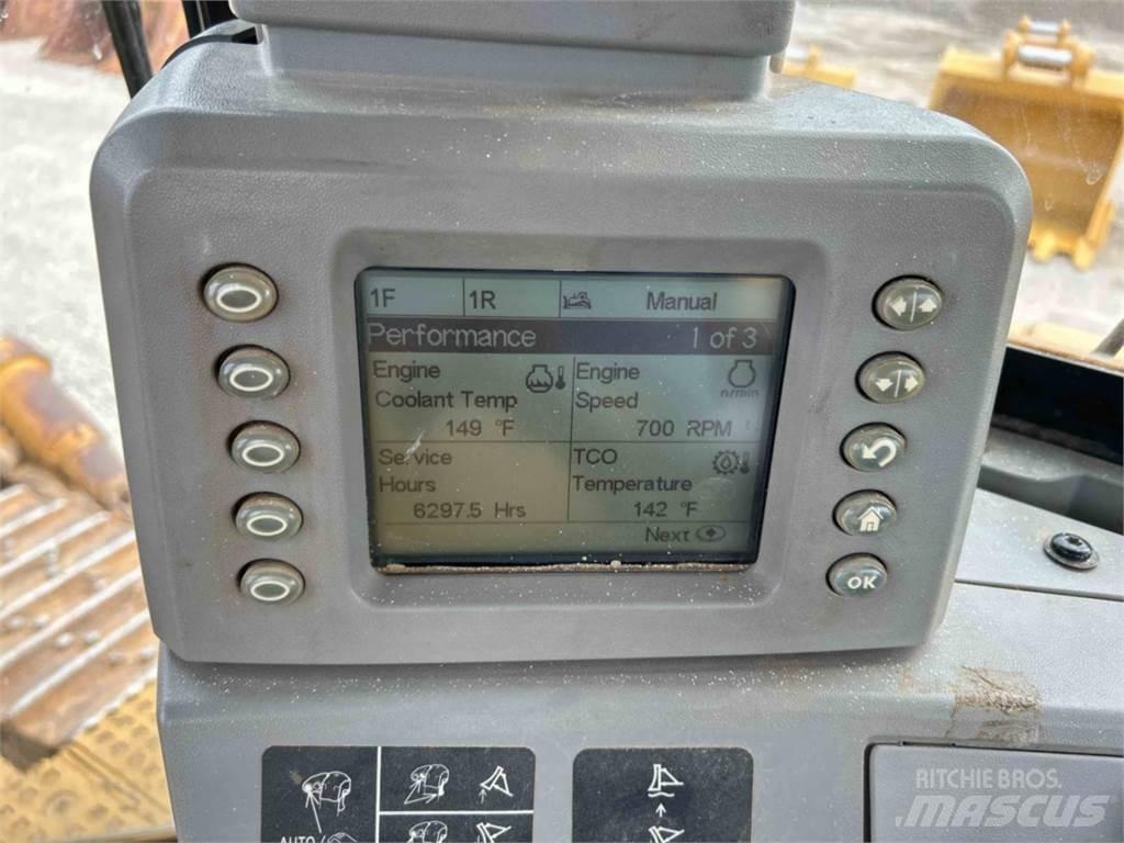CAT D8T بلدوزرات مجنزرة