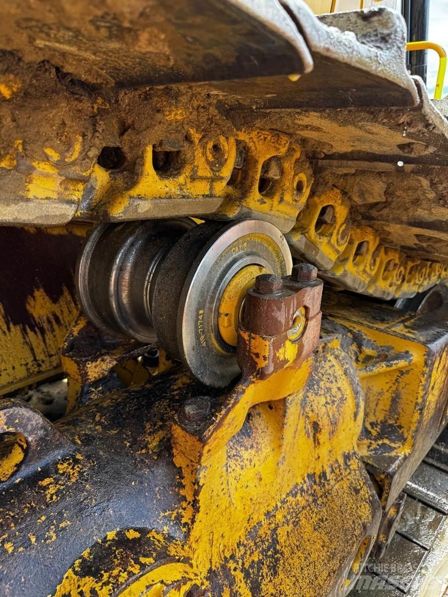CAT D8T بلدوزرات مجنزرة