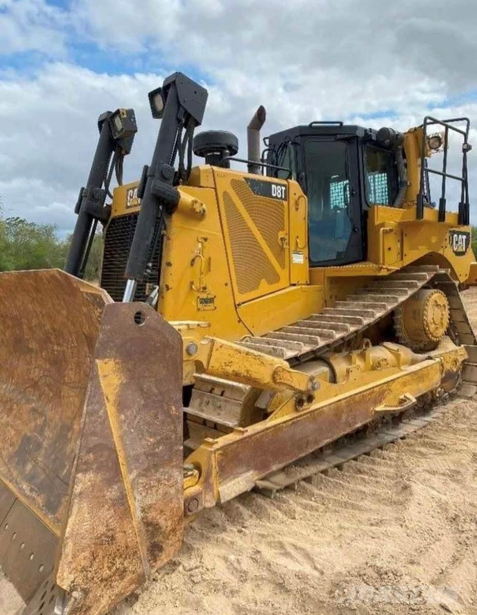 CAT D8T بلدوزرات مجنزرة