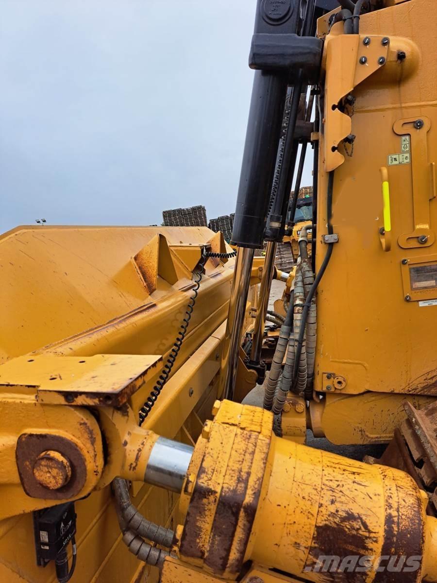 CAT D8T بلدوزرات مجنزرة