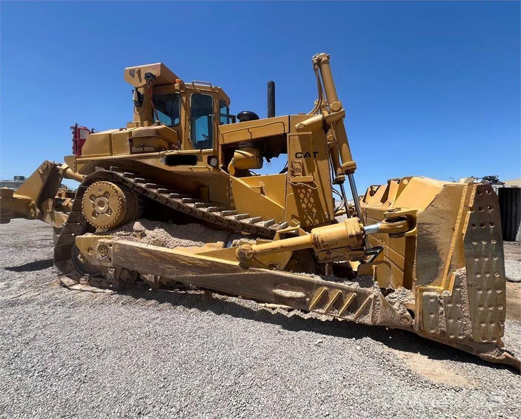 CAT D9L بلدوزرات مجنزرة