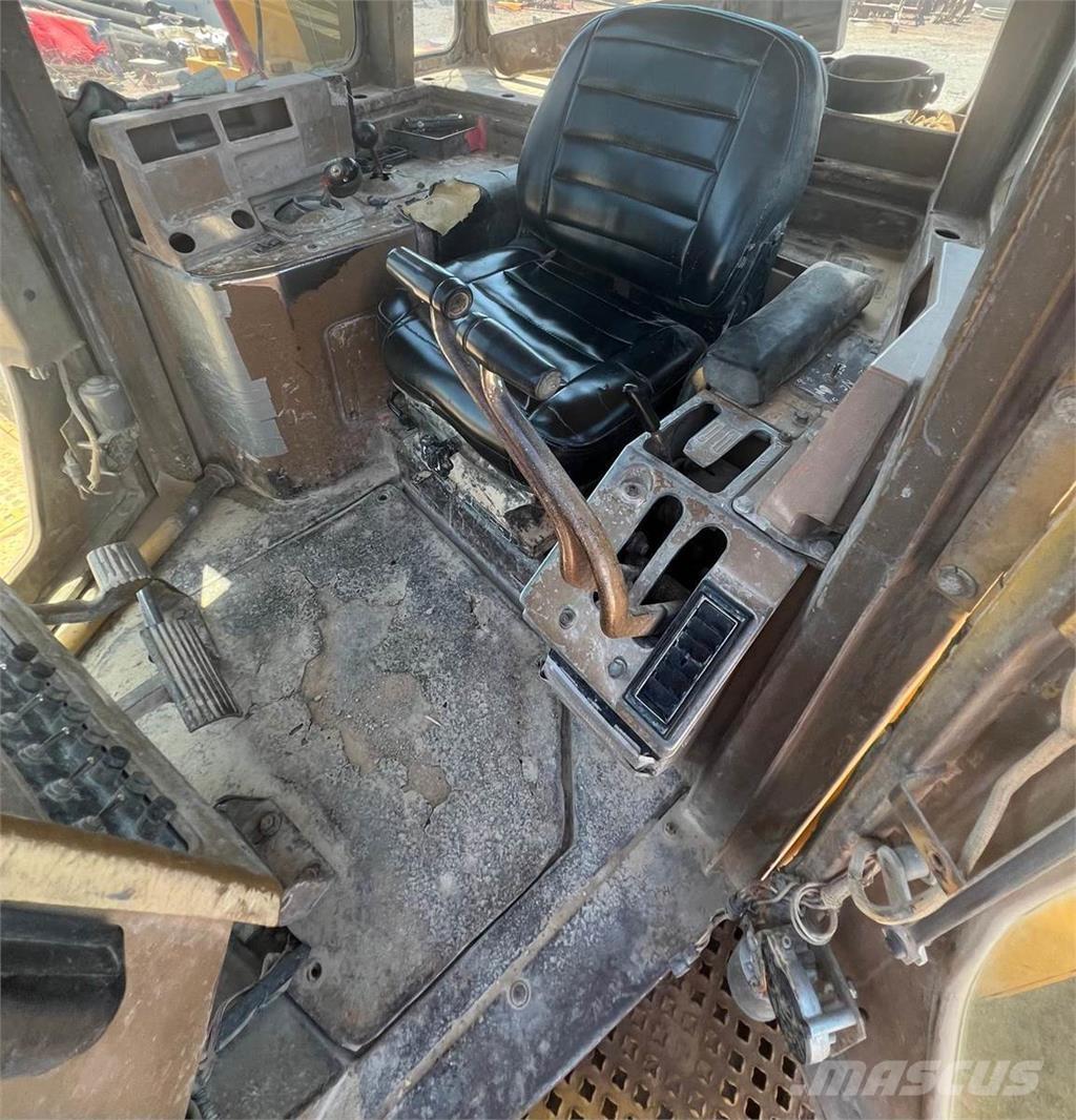 CAT D9L بلدوزرات مجنزرة