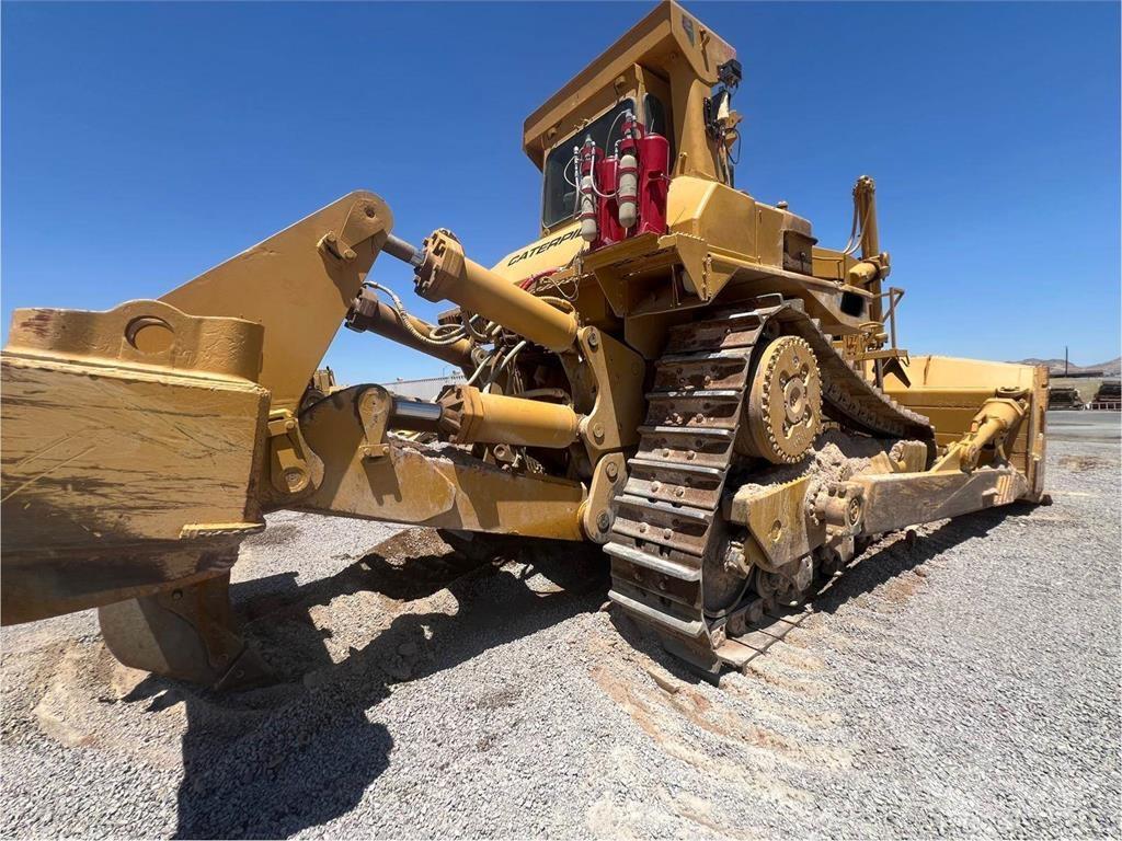 CAT D9L بلدوزرات مجنزرة