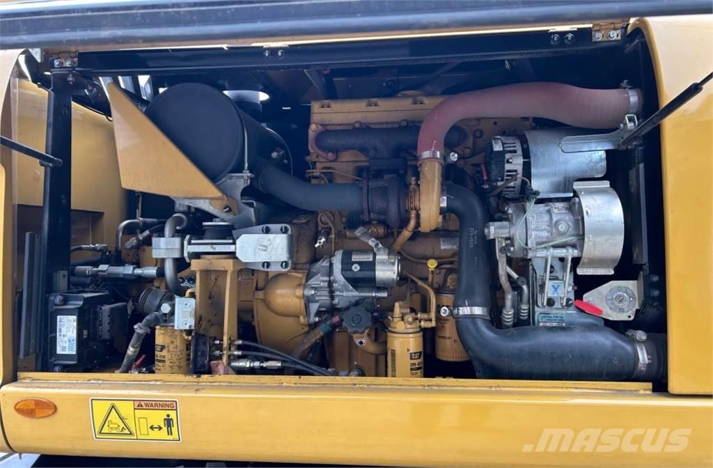CAT M313D حفارات بعجل