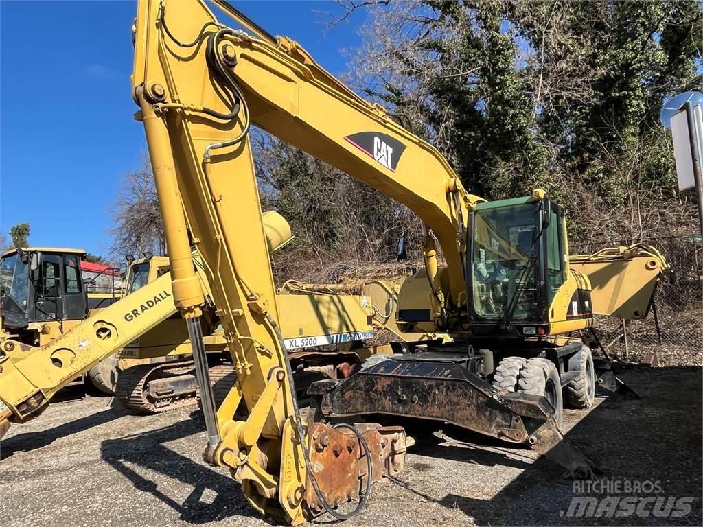 CAT M318C حفارات بعجل