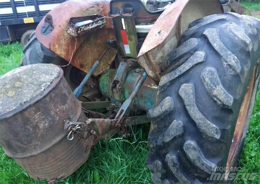 Ford 4600 الجرارات
