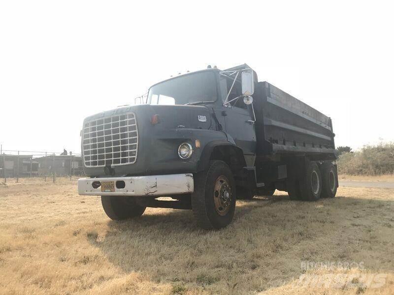 Ford 8000 شاحنات قلابة