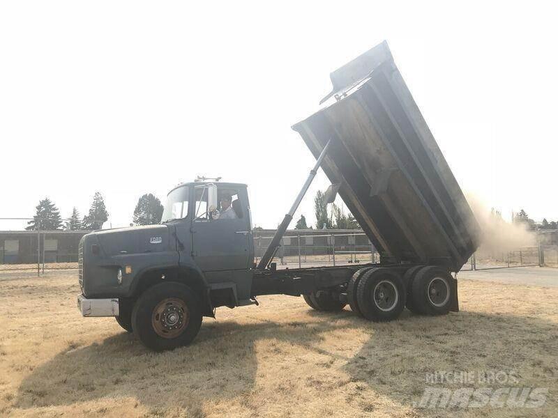 Ford 8000 شاحنات قلابة