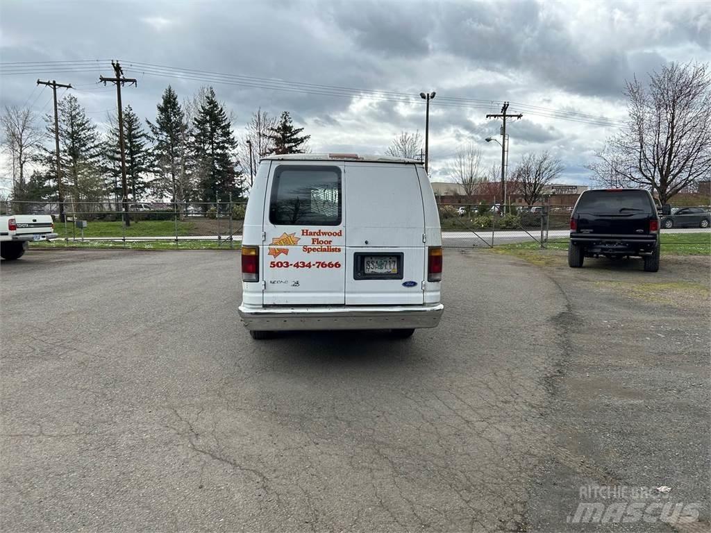 Ford E-250 حافلة صغيرة