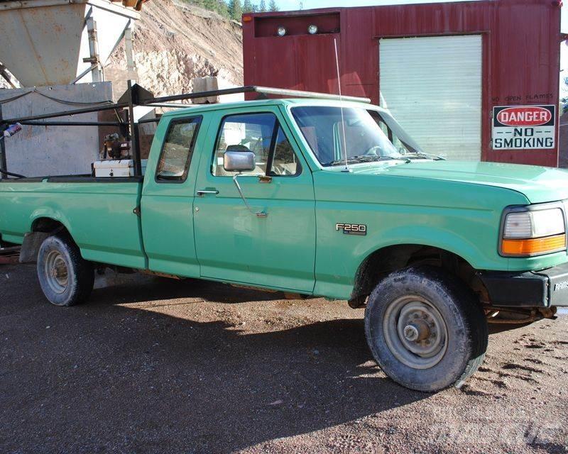 Ford F-250 شاحنات خفيفة/مفصلية الجوانب