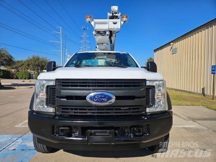 Ford F-450 المنصات الهوائية المثبتة على شاحنة