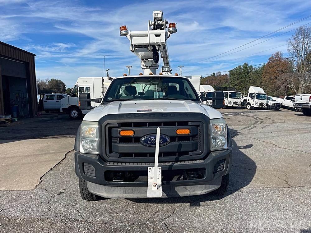 Ford F-450 المنصات الهوائية المثبتة على شاحنة