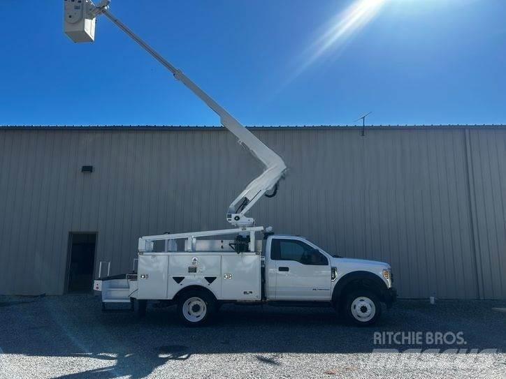 Ford F-450 المنصات الهوائية المثبتة على شاحنة
