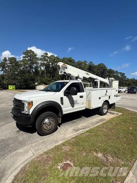 Ford F-450 المنصات الهوائية المثبتة على شاحنة