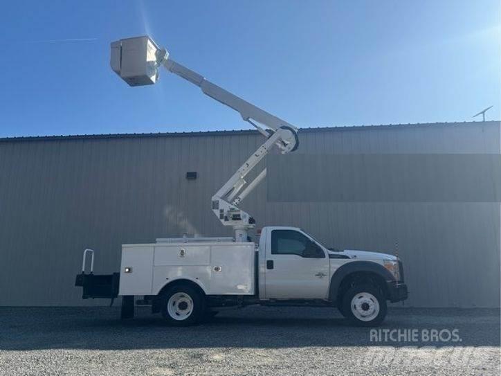 Ford F-550 المنصات الهوائية المثبتة على شاحنة