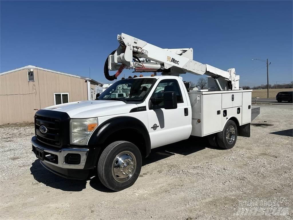 Ford F-550 المنصات الهوائية المثبتة على شاحنة
