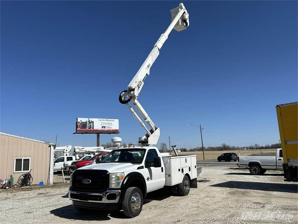 Ford F-550 المنصات الهوائية المثبتة على شاحنة