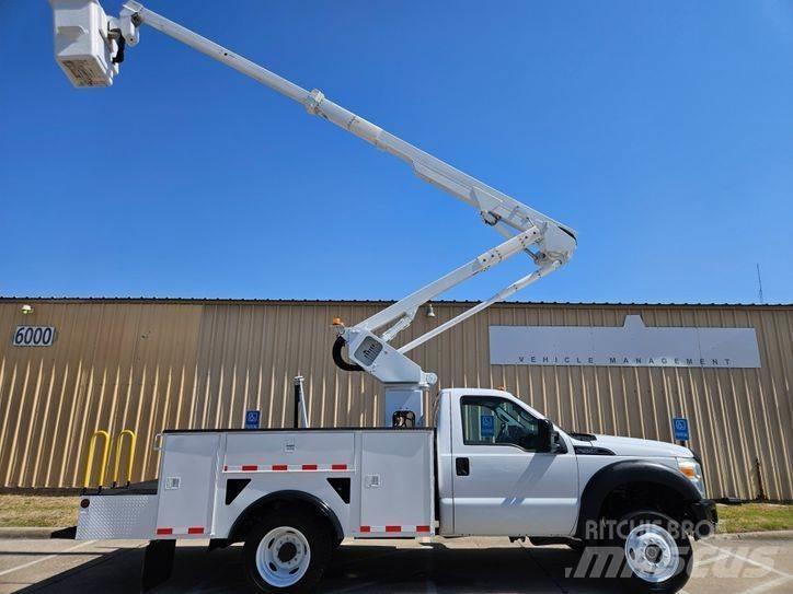 Ford F - 550 المنصات الهوائية المثبتة على شاحنة