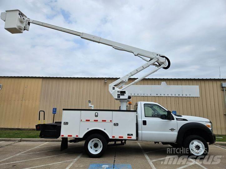 Ford F-550 المنصات الهوائية المثبتة على شاحنة
