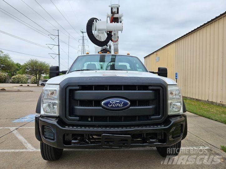 Ford F-550 المنصات الهوائية المثبتة على شاحنة