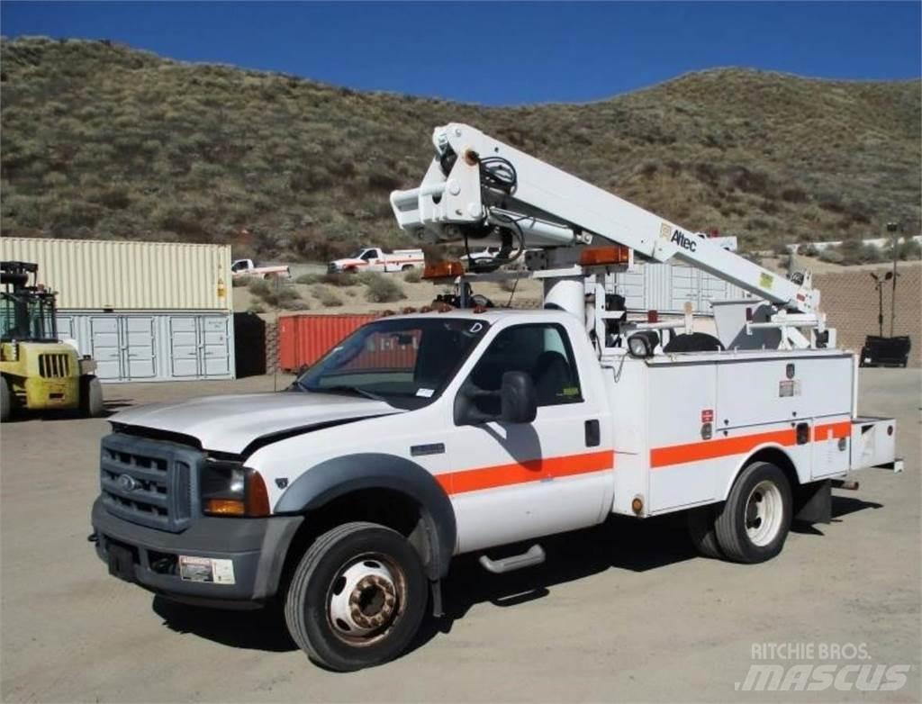 Ford F-550 المنصات الهوائية المثبتة على شاحنة