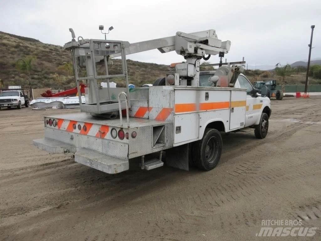 Ford F-550 المنصات الهوائية المثبتة على شاحنة