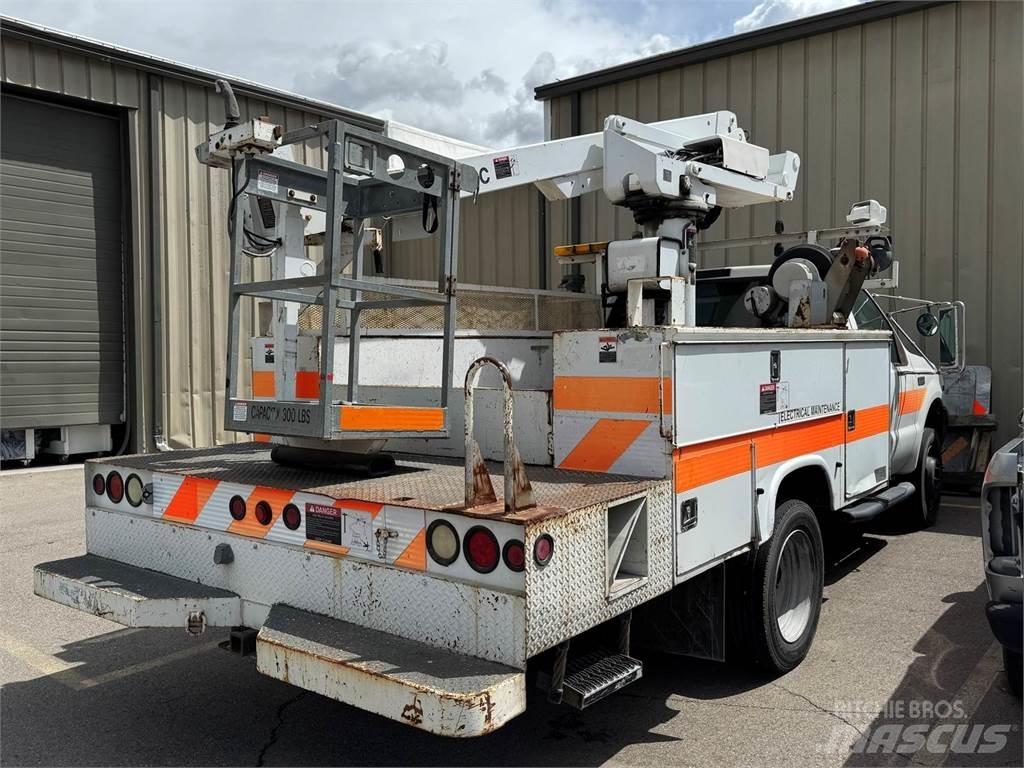 Ford F-550 المنصات الهوائية المثبتة على شاحنة