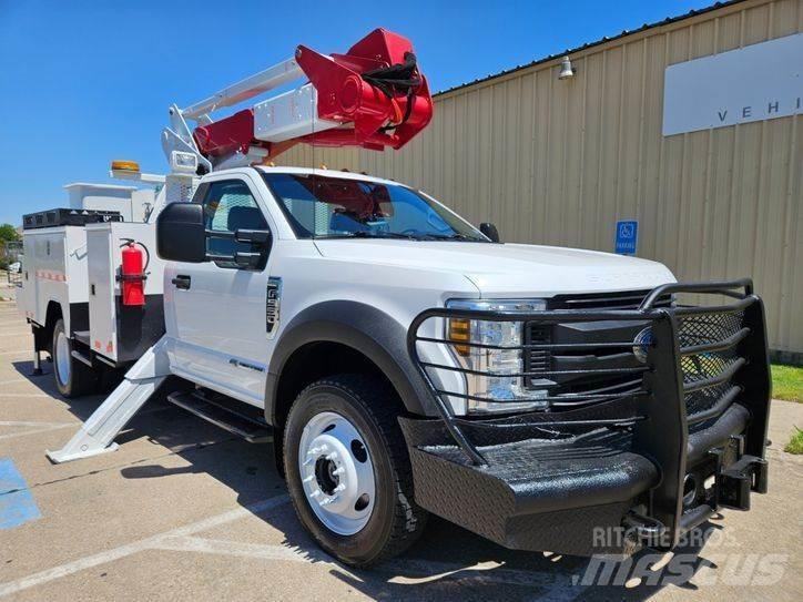 Ford F-550 المنصات الهوائية المثبتة على شاحنة