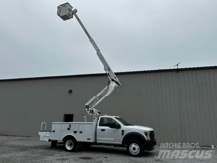 Ford F-550 المنصات الهوائية المثبتة على شاحنة